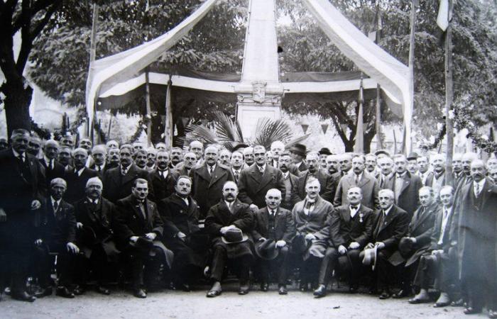 hommage aux 59 soldats du village