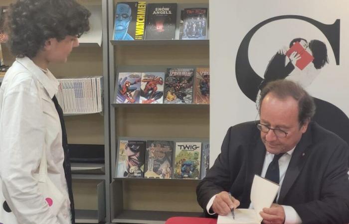 François Hollande dédicacé à la librairie Sauramps de Montpellier