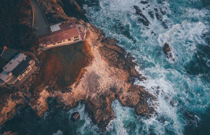 Un café au bord d’une falaise en Chine sert des boissons chaudes pour plus de 50 dollars avec vue sur Taïwan