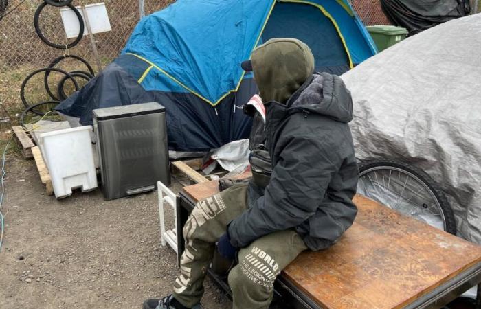 un jeune sans-abri serait mort d’une overdose dans un campement de sans-abri