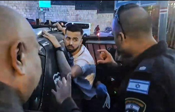 La police israélienne arrête deux gendarmes à Jérusalem, créant un incident diplomatique