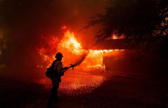 des milliers de personnes menacées par le « Mountain Fire » près de Los Angeles