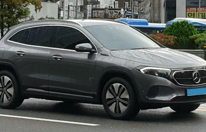 Une voiture électrique Mercedes prend mystérieusement feu !