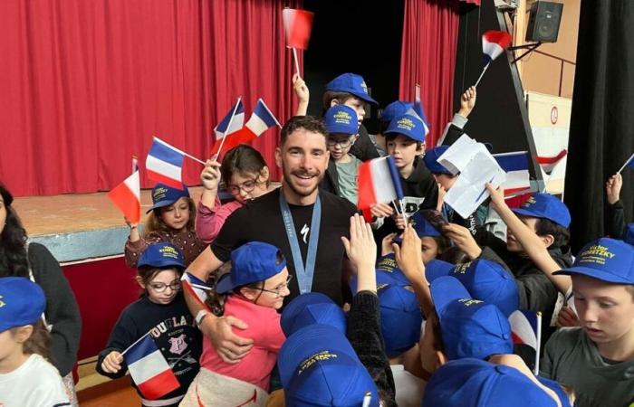 EN IMAGES – Lodève a enfin célébré Victor Koretzky, médaillé d’argent aux JO de Paris en VTT cross-country