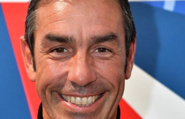 Après son divorce, Robert Pirès fête l’anniversaire de son fils Théo (16 ans), un beau mec presque aussi grand que lui !