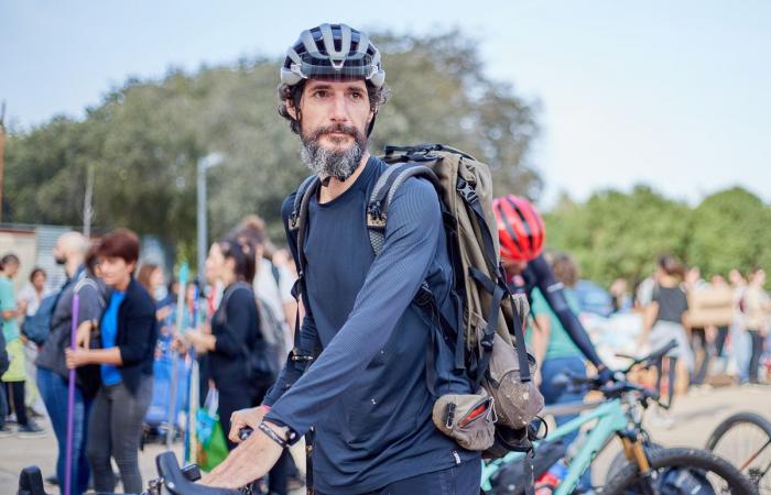 En Espagne, l’entraide à vélo après les inondations