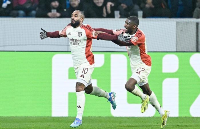 Lacazette lit toutes les critiques, et il y répond