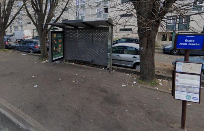 trois jeunes blessés à coups de couteau lors d’une bagarre à un arrêt de bus