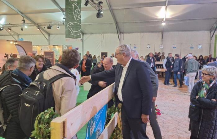 François Sauvadet inaugure la Ferme de Côte-d’Or et fait une annonce forte