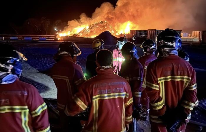 Vidéo. Un incendie massif a détruit 3 000 m² de déchets non triés à l’Ecopôle Colibri, provoquant des risques de fumées toxiques.