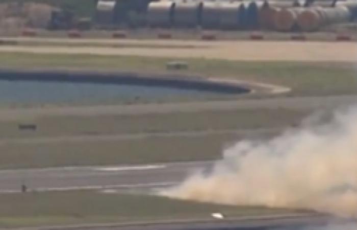 un avion Qantas contraint d’effectuer un atterrissage d’urgence après une panne moteur, l’avion a tourné dans les airs (vidéo)