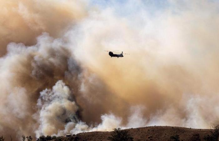 Un grand incendie fait des ravages près de Los Angeles