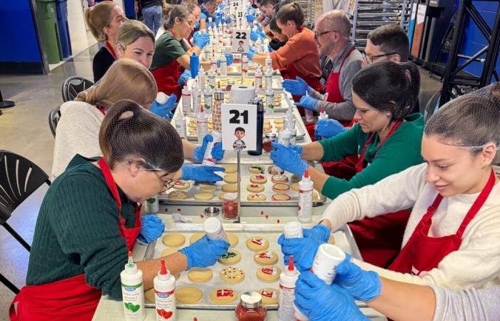 65 000 biscuits de Noël confectionnés au Centre Bell