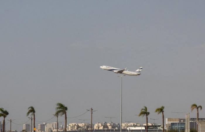 Le premier avion transportant des Israéliens évacués d’Amsterdam atterrit à Tel Aviv