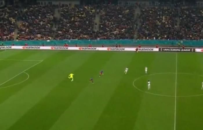 L’incroyable but gag du Steaua Bucarest contre Midtjylland