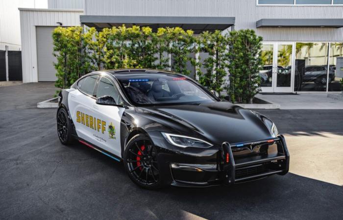 La puissante Tesla Model S Plaid devient une voiture de police électrique