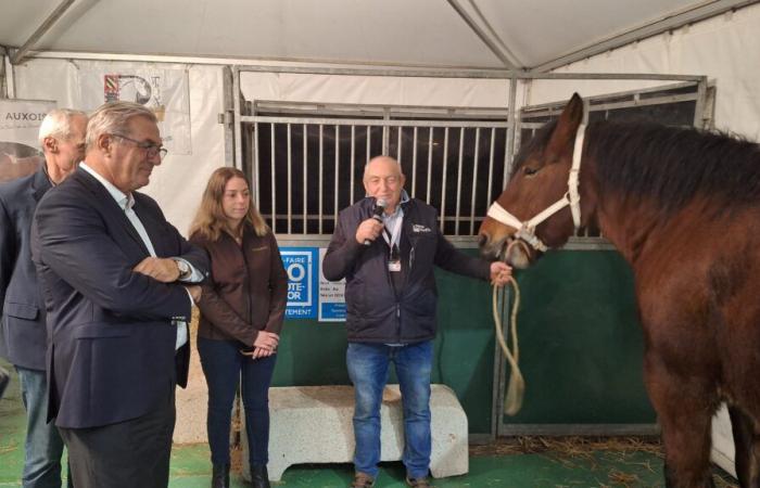 François Sauvadet inaugure la Ferme de Côte-d’Or et fait une annonce forte