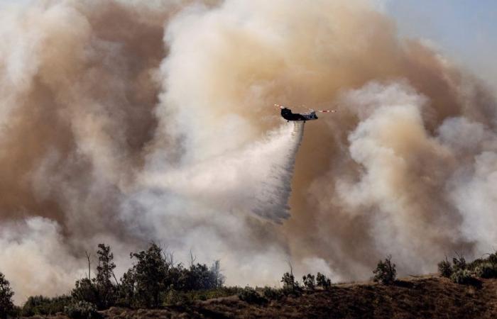 Les pompiers gagnent du terrain face à un important incendie près de Los Angeles