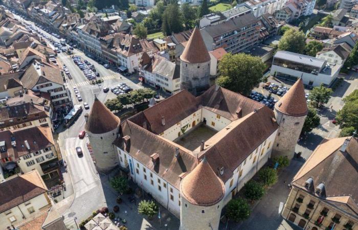 Le chantier du château reprend, les voitures passent