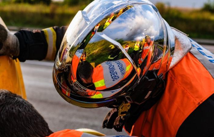 Deux personnes en urgence absolue après un accident de la route, prudence pour les départs en week-end prolongé