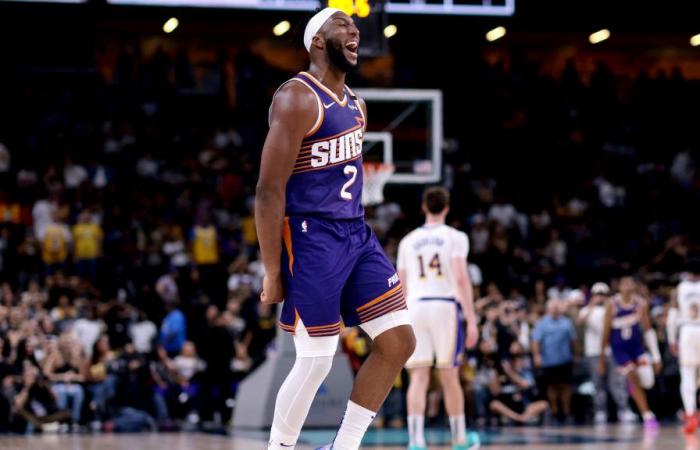 Josh Okogie des Suns lance une affiche dunk contre les Mavs