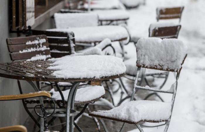 Maintenant, la neige tombe plus profondément pour la première fois