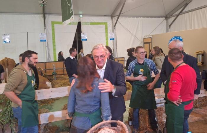 François Sauvadet inaugure la Ferme de Côte-d’Or et fait une annonce forte