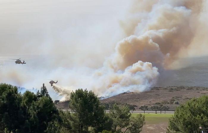 Un incendie de forêt fait rage près de Los Angeles après l’évacuation de 10 000 personnes