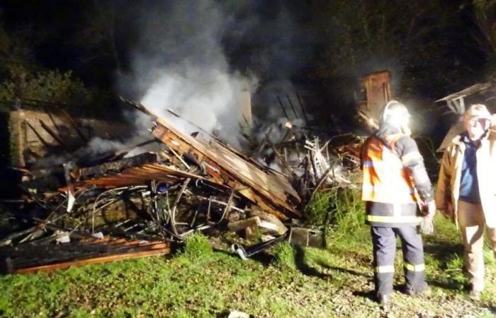 La maison incendiée a été démolie pour éviter que l’incendie ne reprenne, à Grandcourt