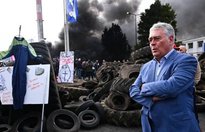 Gilles Bourdouleix dénonce “un meurtre avec préméditation”, hué le ministre