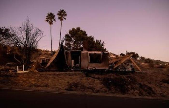 [EN IMAGES] Des dizaines de maisons détruites par un immense incendie près de Los Angeles