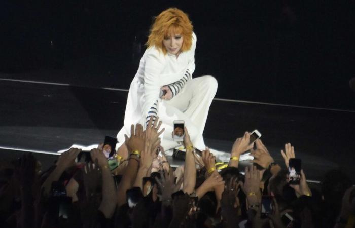 « La reine Mylène Farmer est là ! »… La chanteuse surprend ses fans lors de la projection de « Nevermore » au Grand Rex