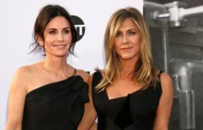 Jennifer Aniston a ramené des vêtements de Friends pour les garder ｜ BANG Showbiz Français