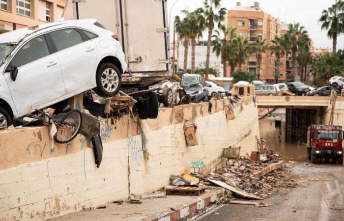 “Nous parlons de 200 morts, nous en comptons beaucoup plus”, constate un ambulancier à Valence