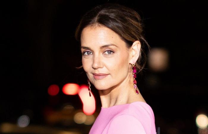 Une fois de plus, Katie Holmes prouve son sens du style avec un look coloré