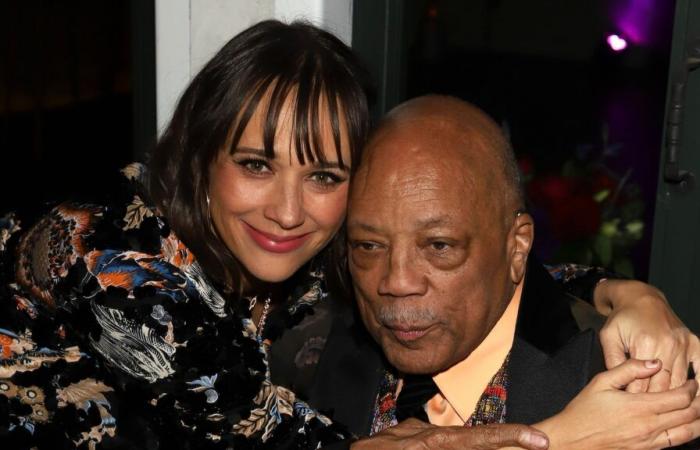 Rashida Jones rend hommage à son père Quincy Jones avec un hommage sincère : “Il était amour”