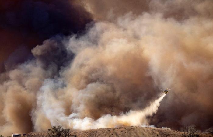 Les pompiers gagnent du terrain au milieu d’un incendie destructeur près de Los Angeles