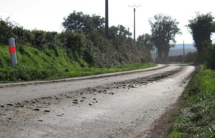 attention à la boue sur les routes déposée par les tracteurs sortant des champs