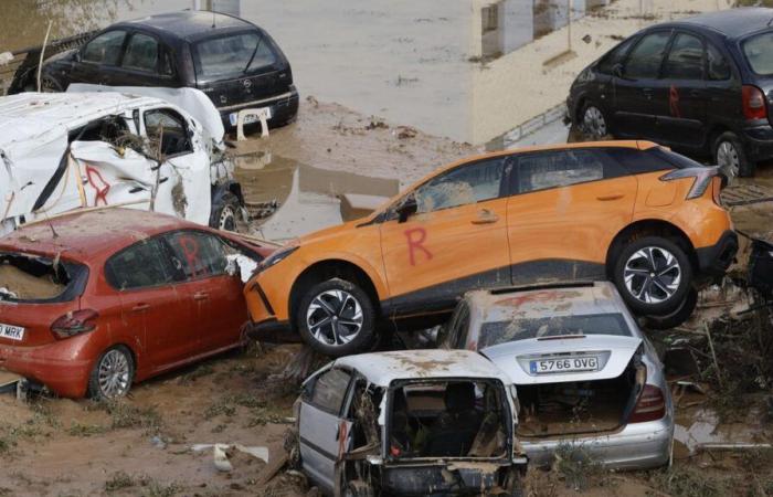 Des images chocs en Catalogne ! Une trentaine de voitures flottent à Cadaqués en raison de pluies torrentielles