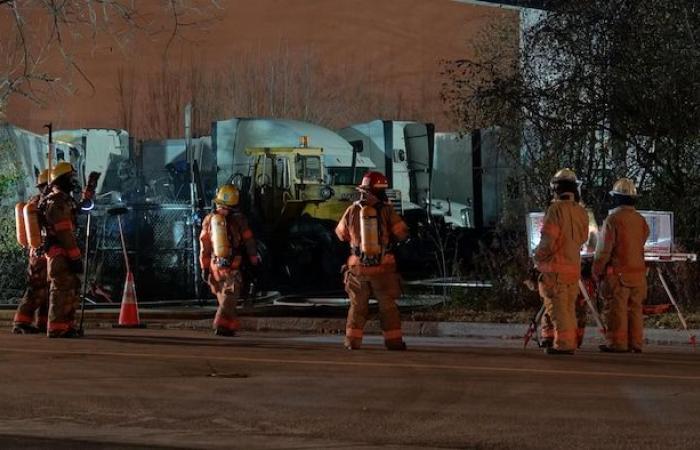 Trois semi-remorques incendiées à Saint-Laurent, le SPVM enquête