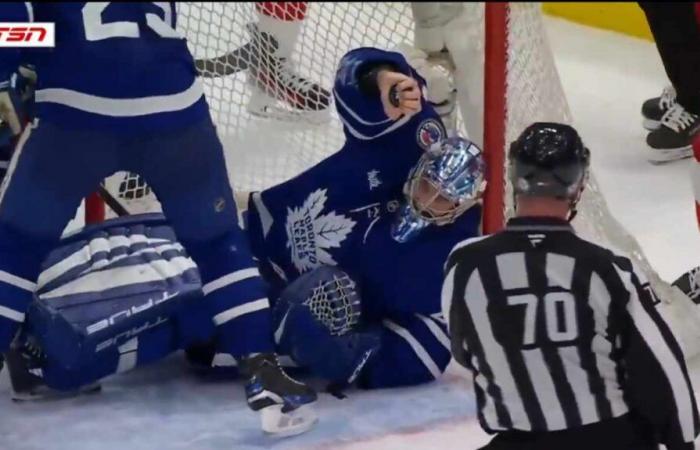 Anthony Stolarz réalise un arrêt à mains nues