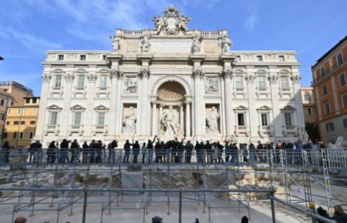 Une passerelle inaugurée au-dessus de la fontaine de Trevi à Rome : Actualités