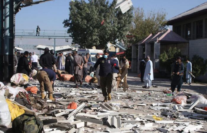 Une bombe explose dans une gare au Pakistan, au moins 13 morts – TITRE – Journal Chrétien