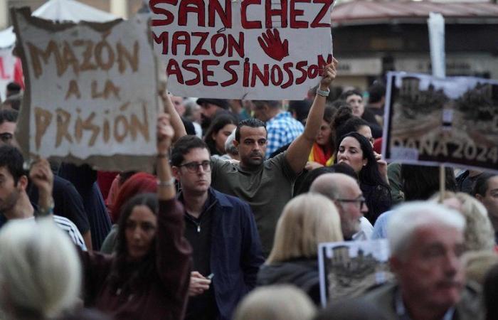 «Tous dans la rue, justice pour le peuple»… Les victimes manifestent pour dénoncer l’inaction des autorités