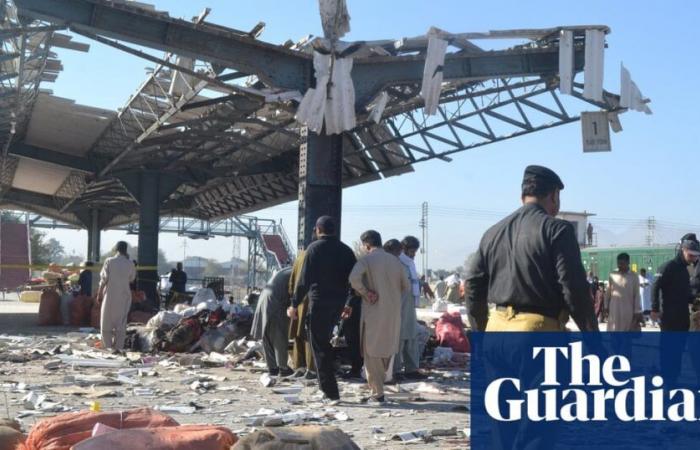 L’explosion d’une bombe dans une gare ferroviaire au Pakistan fait au moins 24 morts