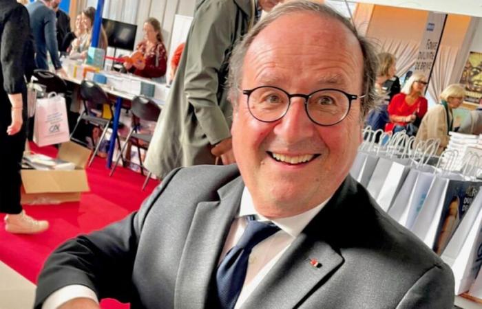 Des retrouvailles et surtout de l’évitement ! François Hollande et Valérie Trierweiler au même endroit, sur les terres du mari de Julie Gayet