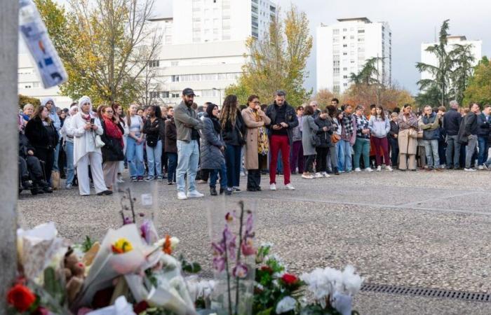 des centaines de personnes ont rendu hommage à l’adolescent tué à Poitiers