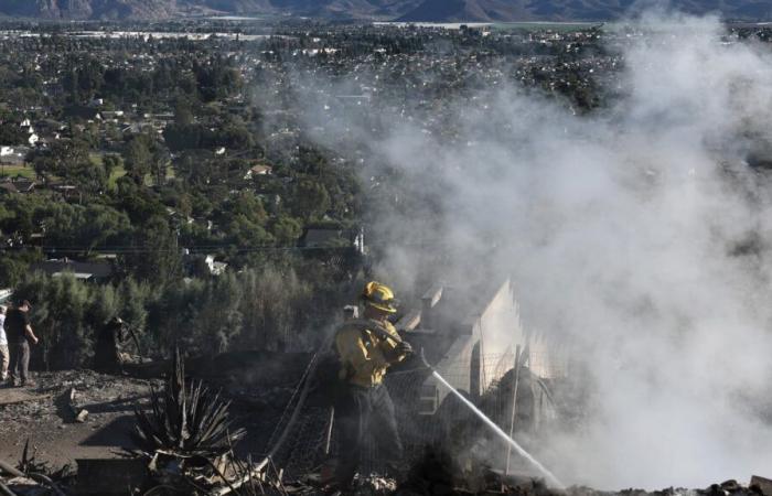 132 maisons et 8 300 acres détruites par un incendie de forêt en Californie