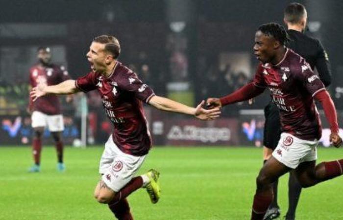 Metz s’impose contre Caen et reste au contact du podium