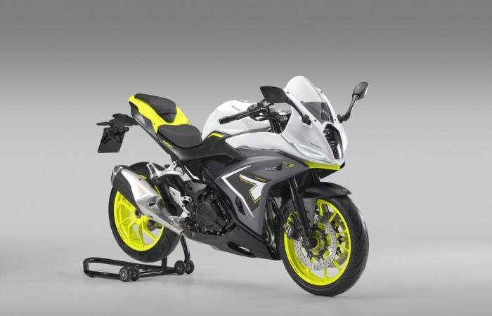 Supersport compact avec des fonctionnalités exclusives.